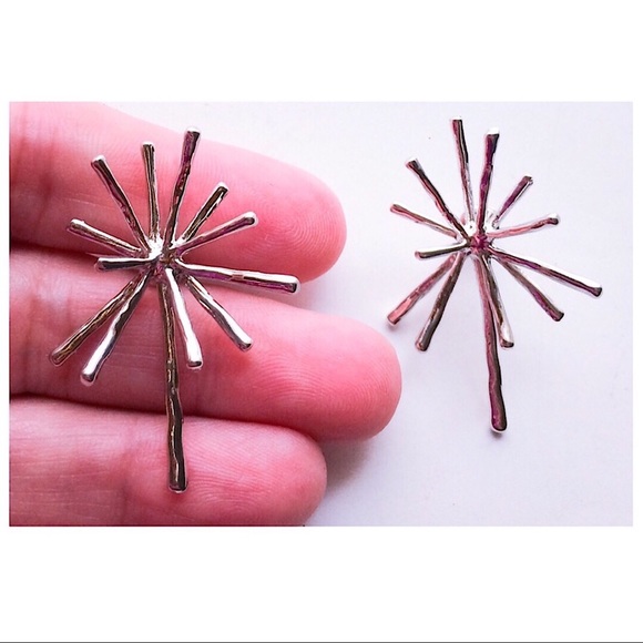 Sunburst Pierced Earrings Metal Lightweight Silver - Picture 2 of 6